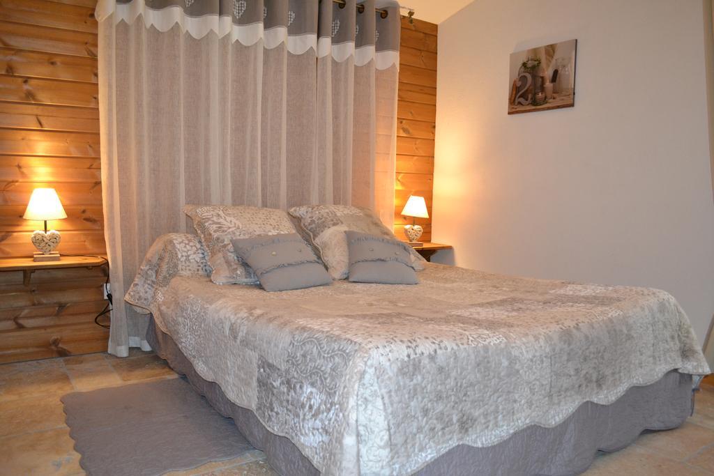 Le Refuge Bed and Breakfast Mornas Kamer foto
