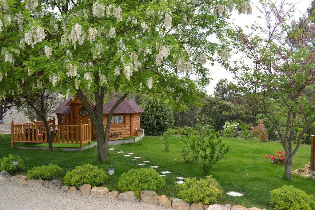 Le Refuge Bed and Breakfast Mornas Buitenkant foto