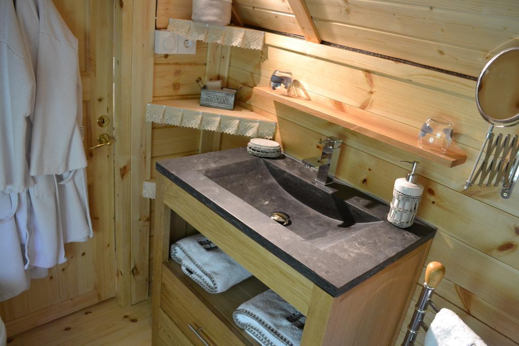 Le Refuge Bed and Breakfast Mornas Kamer foto