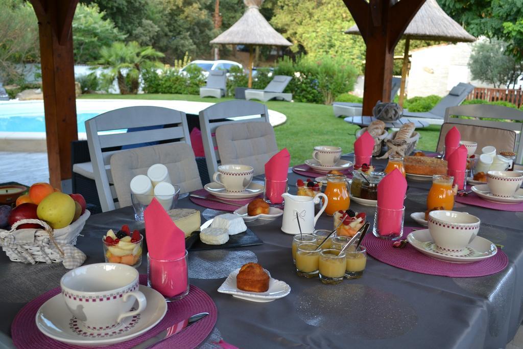 Le Refuge Bed and Breakfast Mornas Buitenkant foto